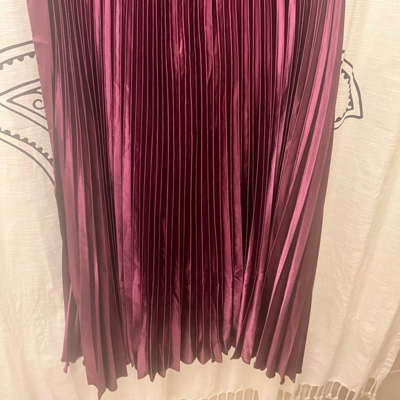 Beautiful satin burgundy purple dress - Picture 2 of 5